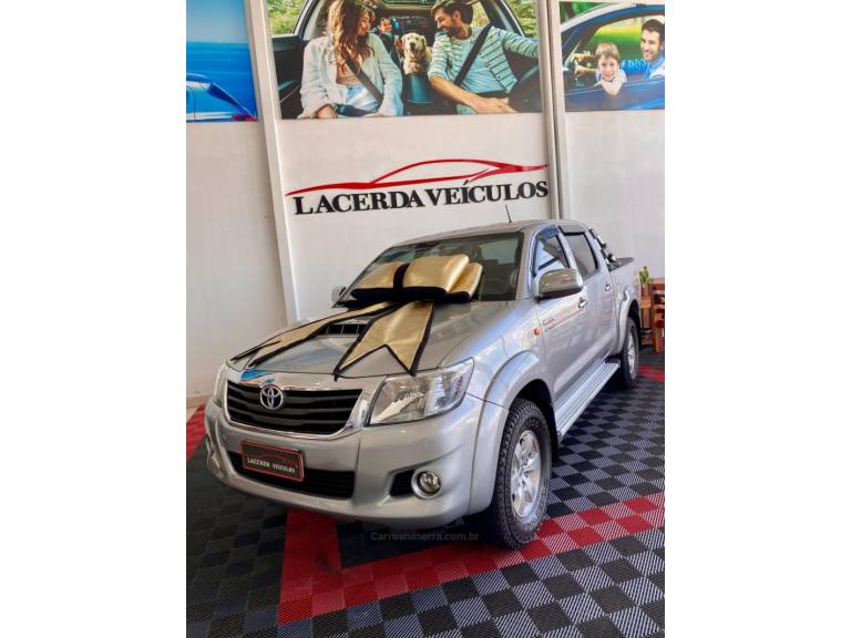 TOYOTA - HILUX - 2014/2015 - Prata - R$ 148.900,00