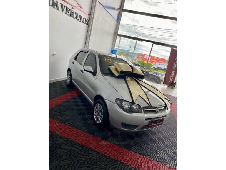 FIAT - PALIO - 2012/2013 - Prata - R$ 32.000,00