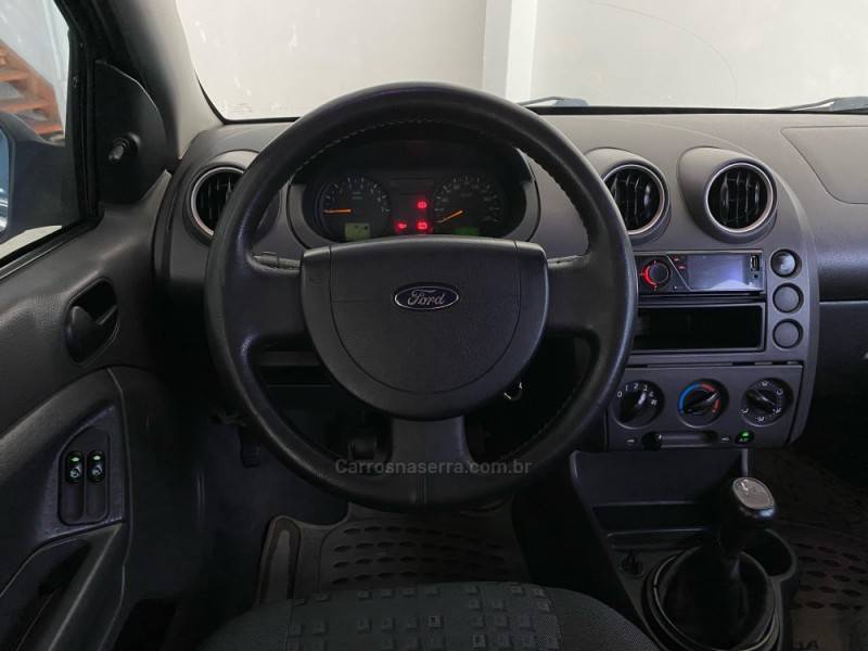 FORD - FIESTA - 2004/2004 - Prata - R$ 21.900,00