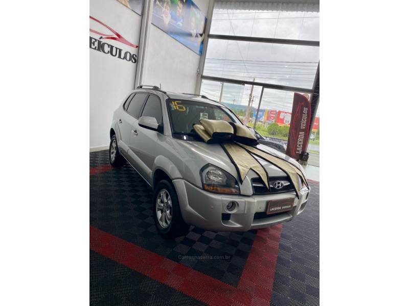 HYUNDAI - TUCSON - 2015/2016 - Prata - R$ 64.900,00