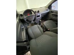 FORD - FIESTA - 2004/2004 - Prata - R$ 21.900,00